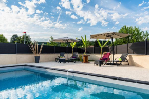 Villa des Oliviers Sublime villa avec piscine chauffée et privée et baby foot